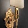 Casa Padrino Luxus Barock Wandleuchte Gold / Elfenbein 13 x 14 x H. 33 cm - Prunkvolle Wandlampe im Barockstil - Barock Leuchten - Edel & Prunkvoll - Luxus Qualität - Made in Italy