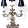 Casa Padrino Luxus Barock Wandleuchte Antik Silber / Weiß / Schwarz 13 x 16 x H. 56 cm - Prunkvolle Barockstil Wandlampe - Barock Leuchten - Luxus Qualität - Made in Italy