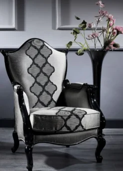 Casa Padrino Luxus Barock Wohnzimmer Set Silber / Schwarz - 2 Sofas & 2 Sessel & 1 Couchtisch & 2 Beistelltische - Wohnzimmer Möbel im Barockstil - Edel & Prunkvoll