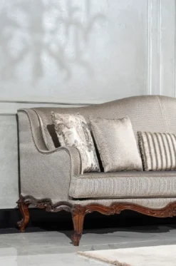 Casa Padrino Luxus Barock Wohnzimmer Sofa Silber / Braun - Handgefertigtes Barockstil Sofa mit dekorativen Kissen - Luxus Wohnzimmer Möbel im Barockstil - Barock Möbel - Edel & Prunkvoll