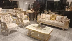 Casa Padrino Luxus Barock Wohnzimmer Sessel mit Muster Gold / Weiß - Handgefertigter Barockstil Sessel - Luxus Wohnzimmer Möbel im Barockstil - Barock Möbel - Edel & Prunkvoll