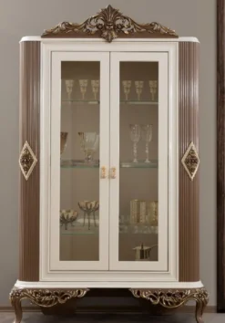 Casa Padrino Luxus Barock Wohnzimmer Vitrine Weiß / Braun / Gold 130 x 50 x H. 220 cm - Prunkvoller Barock Vitrinenschrank mit 2 Glastüren - Edle Barock Möbel