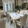 Casa Padrino Luxus Barock Wohnzimmer Sessel Gold / Weiß / Gold - Handgefertigter Barockstil Sessel mit elegantem Muster und dekorativem Kissen - Barock Wohnzimmer Möbel