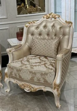 Casa Padrino Luxus Barock Wohnzimmer Sessel Gold / Weiß / Gold - Handgefertigter Barockstil Sessel mit elegantem Muster und dekorativem Kissen - Barock Wohnzimmer Möbel