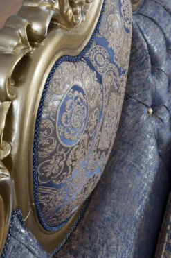 Casa Padrino Luxus Barock Wohnzimmer Set Blau / Gold / Silber - 2 Sofas & 2 Sessel & 1 Couchtisch - Wohnzimmer Möbel - Edel & Prunkvoll