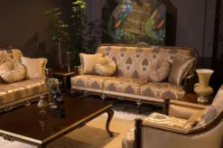 Casa Padrino Luxus Barock Wohnzimmer Set Grau / Braun / Gold - 2 Barock Sofas & 2 Barock Sessel & 1 Barock Couchtisch - Wohnzimmer Möbel im Barockstil - Barock Möbel - Barock Einrichtung