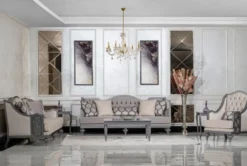 Casa Padrino Luxus Barock Wohnzimmer Sofa Grau / Grau - Handgefertigtes Barockstil Sofa mit dekorativen Kissen - Luxus Wohnzimmer Möbel im Barockstil - Barock Möbel
