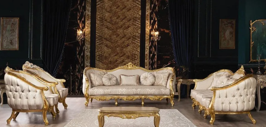 Casa Padrino Luxus Barock Wohnzimmer Set Beige / Gold - 2 Barock Sofas mit Muster & 2 Barock Sessel mit Muster & 1 Barock Couchtisch - Prunkvolle Barock Wohnzimmer Möbel