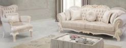 Casa Padrino Luxus Barock Wohnzimmer Set Hellrosa / Weiß / Gold - 2 Sofas & 2 Sessel & 1 Beistelltisch - Wohnzimmer Möbel im Barockstil - Edel & Prunkvoll