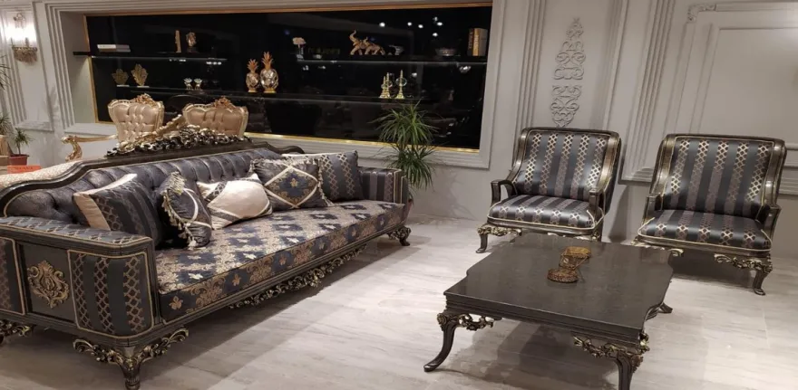 Casa Padrino Luxus Barock Wohnzimmer Set Lila / Grau / Gold - 2 Barock Sofas & 2 Barock Sessel & 1 Barock Couchtisch - Barock Wohnzimmer Möbel