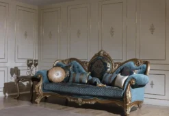 Casa Padrino Luxus Barock Wohnzimmer Set Blau / Gold - 2 Sofas & 2 Sessel & 1 Couchtisch - Prunkvolle Wohnzimmer Möbel im Barockstil