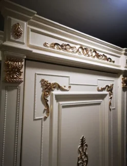 Casa Padrino Luxus Barock Wohnungstür Weiß / Gold - Prunkvolle Massivholz Tür mit Rahmen - Luxus Möbel im Barockstil - Hotel Möbel - Barock Möbel - Barock Einrichtung - Edel & Prunkvoll