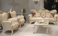 Casa Padrino Luxus Barock Wohnzimmer Set Beige / Weiß / Gold - 2 Barock Sofas mit Muster & 2 Barock Sessel mit Muster & 1 Barock Couchtisch - Prunkvolle Barock Wohnzimmer Möbel