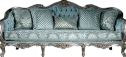 Casa Padrino Luxus Barock Wohnzimmer Set Hellblau / Silber - 2 Sofas & 2 Sessel & 1 Couchtisch - Prunkvolle Wohnzimmer Möbel im Barockstil