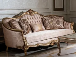 Casa Padrino Luxus Barock Wohnzimmer Set Rosa / Gold - 2 Sofas & 2 Sessel & 1 Couchtisch - Handgefertigte Wohnzimmer Möbel im Barockstil - Edel & Prunkvoll