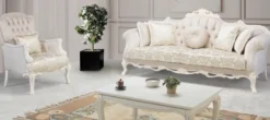 Casa Padrino Luxus Barock Wohnzimmer Set Hellrosa / Weiß / Beige - 2 Sofas & 2 Sessel & 1 Couchtisch - Prunkvolle Wohnzimmer Möbel im Barockstil