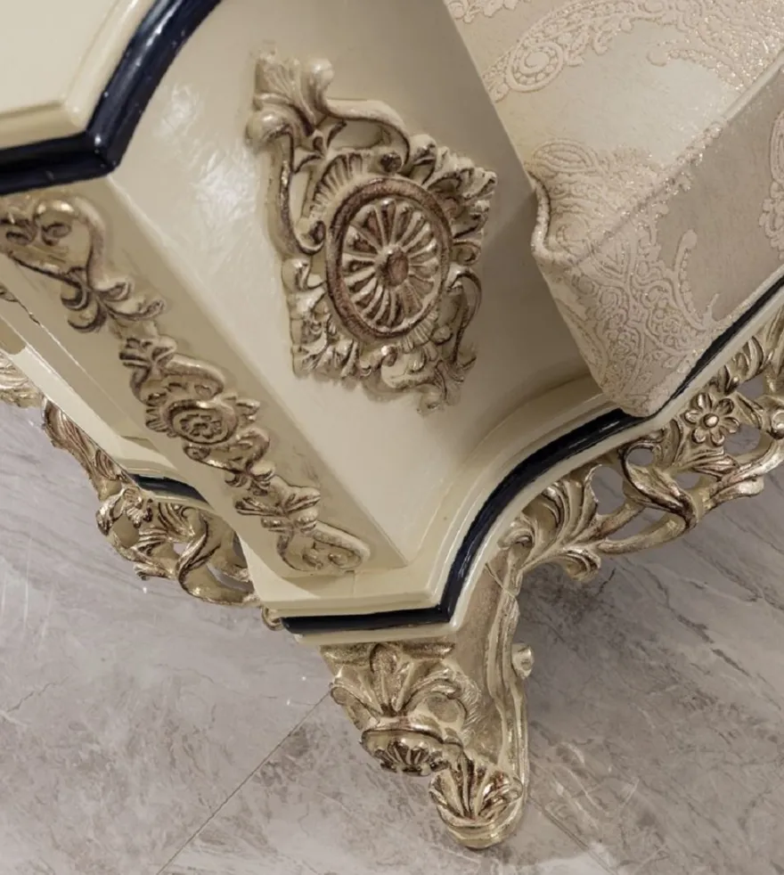Casa Padrino Luxus Barock Wohnzimmer Set Weiß / Creme / Schwarz / Antik Gold - 2 Barock Sofas & 2 Barock Sessel & 1 Barock Couchtisch - Luxus Wohnzimmer Möbel im Barockstil - Barock Möbel