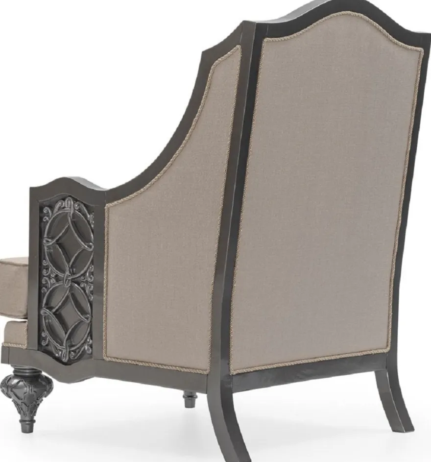 Casa Padrino Luxus Barock Wohnzimmer Sessel Beige / Grau - Handgefertigter Barockstil Sessel mit dekorativem Kissen - Luxus Wohnzimmer Möbel im Barockstil - Barock Möbel
