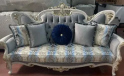 Casa Padrino Luxus Barock Wohnzimmer Set Grau / Mehrfarbig / Weiß / Gold - 2 Barock Sofas & 2 Barock Sessel & 1 Barock Couchtisch - Handgefertigte Barock Wohnzimmer Möbel - Edel & Prunkvoll