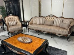Casa Padrino Luxus Barock Wohnzimmer Sessel Gold / Braun / Schwarz / Silber - Handgefertigter Barockstil Sessel mit dekorativem Kissen - Luxus Wohnzimmer Möbel im Barockstil - Barock Möbel