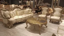 Casa Padrino Luxus Barock Wohnzimmer Sofa mit Muster Gold / Grau - Handgefertigtes Barockstil Sofa - Luxus Wohnzimmer Möbel im Barockstil - Barock Möbel - Edel & Prunkvoll