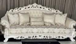 Casa Padrino Luxus Barock Wohnzimmer Set Creme / Weiß / Gold - 2 Barock Sofas & 2 Barock Sessel & 1 Barock Couchtisch - Luxus Wohnzimmer Möbel im Barockstil - Barock Möbel - Edel & Prunkvoll
