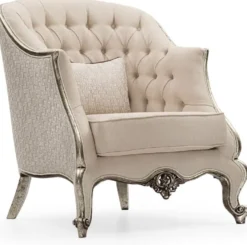 Casa Padrino Luxus Barock Wohnzimmer Sessel Creme / Silber / Antik Silber - Handgefertigter Barockstil Sessel mit dekorativem Kissen - Luxus Wohnzimmer Möbel im Barockstil - Barock Möbel