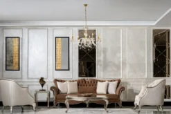 Casa Padrino Luxus Barock Wohnzimmer Sessel Creme / Silber / Antik Silber - Handgefertigter Barockstil Sessel mit dekorativem Kissen - Luxus Wohnzimmer Möbel im Barockstil - Barock Möbel