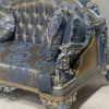 Casa Padrino Luxus Barock Wohnzimmer Set Blau / Gold - 2 Barock Sofas & 2 Barock Sessel & 1 Barock Couchtisch - Luxus Wohnzimmer Möbel im Barockstil - Barock Möbel - Edel & Prunkvoll
