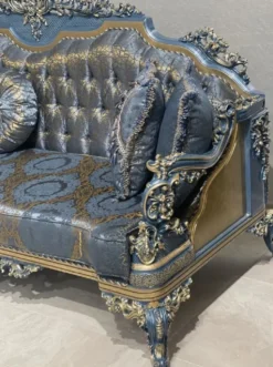 Casa Padrino Luxus Barock Wohnzimmer Set Blau / Gold - 2 Barock Sofas & 2 Barock Sessel & 1 Barock Couchtisch - Luxus Wohnzimmer Möbel im Barockstil - Barock Möbel - Edel & Prunkvoll
