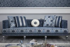 Casa Padrino Luxus Barock Wohnzimmer Set Dunkelblau / Hellblau / Silber - Sofa & 2 Sessel & Couchtisch - Barock Wohnzimmermöbel
