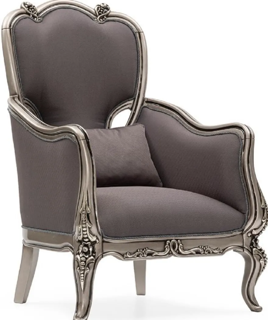 Casa Padrino Luxus Barock Wohnzimmer Sessel Grau / Silber - Handgefertigter Barockstil Sessel mit dekorativem Kissen - Luxus Wohnzimmer Möbel im Barockstil - Barock Möbel - Edel & Prunkvoll