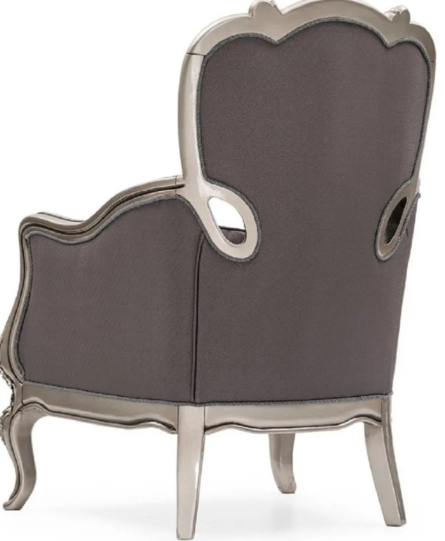 Casa Padrino Luxus Barock Wohnzimmer Sessel Grau / Silber - Handgefertigter Barockstil Sessel mit dekorativem Kissen - Luxus Wohnzimmer Möbel im Barockstil - Barock Möbel - Edel & Prunkvoll
