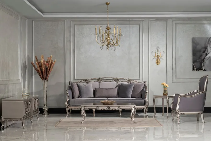 Casa Padrino Luxus Barock Wohnzimmer Sessel Grau / Silber - Handgefertigter Barockstil Sessel mit dekorativem Kissen - Luxus Wohnzimmer Möbel im Barockstil - Barock Möbel - Edel & Prunkvoll