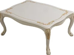 Casa Padrino Luxus Barock Wohnzimmer Set Weiß / Gold - 2 Barock Sofas & 2 Barock Sessel & 1 Barock Couchtisch - Luxus Wohnzimmer Möbel im Barockstil - Barock Möbel - Edel & Prunkvoll