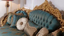 Casa Padrino Luxus Barock Wohnzimmer Set Blau / Weiß / Braun / Gold - 2 Sofas & 2 Sessel & 1 Couchtisch & 2 Beistelltische - Handgefertigte Wohnzimmer Möbel im Barockstil - Edel & Prunkvoll