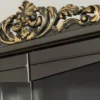 Casa Padrino Luxus Barock Wohnzimmer Vitrine Grau / Gold 130 x 55 x H. 210 cm - Prunkvoller Barock Vitrinenschrank mit 2 Glastüren - Edle Barock Möbel