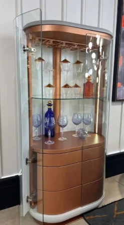 Casa Padrino Luxus Barschrank Weiß / Grau / Kupfer 80 x 50 x H. 165 cm - Beleuchteter Massivholz Weinschrank mit 2 Türen - Wohnzimmer Möbel - Bar Möbel - Hotel Möbel - Luxus Kollektion