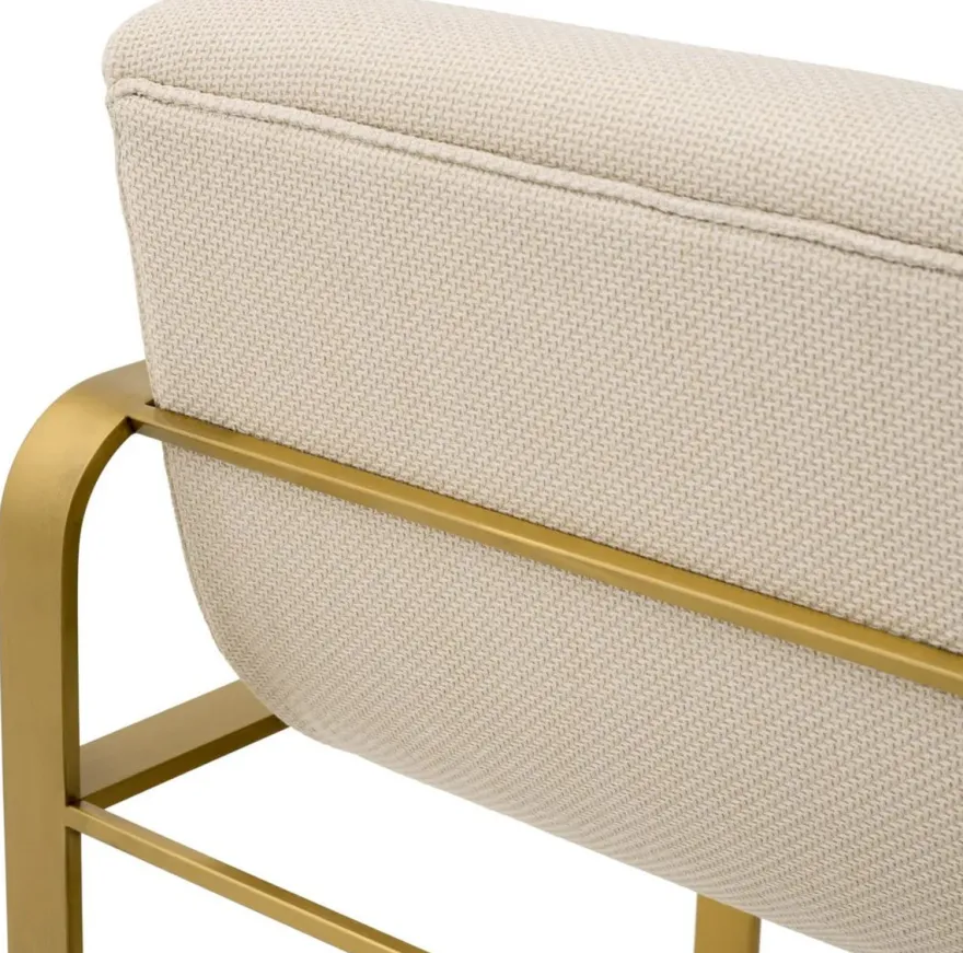 Casa Padrino Luxus Barstuhl mit Armlehnen Sandfarben / Messing 53,5 x 57,5 x H. 107 cm - Gepolsterter Edelstahl Barhocker - Bar Möbel - Luxus Möbel - Luxus Qualität