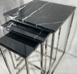 Casa Padrino Luxus Beistelltisch 3er Set Silber / Schwarz - Edelstahl Tische mit Marmorplatte - Wohnzimmer Möbel - Luxus Kollektion
