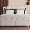 Casa Padrino Luxus Boxspringbett mit gestepptem Kopfteil und Leseleuchten Creme 180 x 200 cm - Luxus Schlafzimmer Möbel