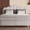 Casa Padrino Luxus Boxspringbett mit Kopfteil in Muschelform Creme 140 x 200 cm - Luxus Schlafzimmer Möbel
