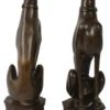 Casa Padrino Luxus Bronze Deko Skulpturen Hunde Bronzefarben 23 x 23 x H. 82 cm - Bronze Dekofiguren - Luxus Hotel & Restaurant Deko Accessoires