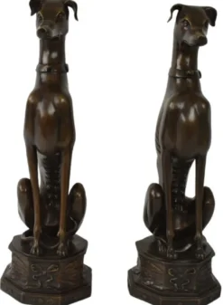 Casa Padrino Luxus Bronze Deko Skulpturen Hunde Bronzefarben 23 x 23 x H. 82 cm - Bronze Dekofiguren - Luxus Hotel & Restaurant Deko Accessoires