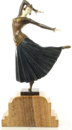Casa Padrino Luxus Bronzefigur Tänzerin Mehrfarbig / Beige 26 x 9 x H. 46,9 cm - Dekofigur