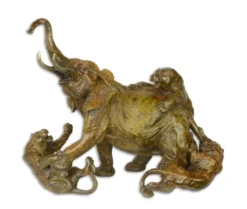 Casa Padrino Luxus Bronzefigur Elefant von Löwen angegriffen 21 x 37,8 x H. 34,1cm - Bronze Skulptur - Dekofigur - Deko Accessoires