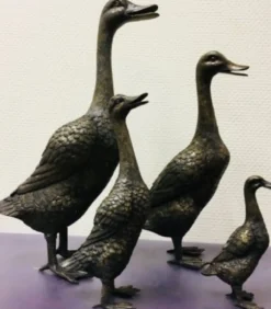 Casa Padrino Luxus Bronzefiguren Set Entenfamilie Bronze / Gold 15 x 15 x H. 53 cm - Luxus Dekofiguren
