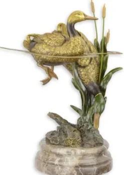 Casa Padrino Luxus Bronzefigur Enten im Teich Gold / Mehrfarbig / Grau 35,8 x 31,6 x H. 51,3 cm - Bronze Skulptur mit Marmorsockel - Wohnzimmer Deko