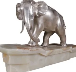Casa Padrino Luxus Bronzefigur Elefant auf Marmorsockel Silber / Weiß 44 x 19 x H. 30 cm - Luxus Qualität