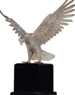 Casa Padrino Luxus Bronzefigur Adler Silber / Schwarz 40 x 20 x H. 37 cm - Versilberte Bronze Skulptur mit Sockel - Schreibtisch Deko - Wohnzimmer Deko - Luxus Qualität